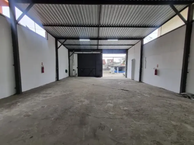 Excelente Galpão Comercial de 300 m² Localizado na Região Central Direto com Proprietário