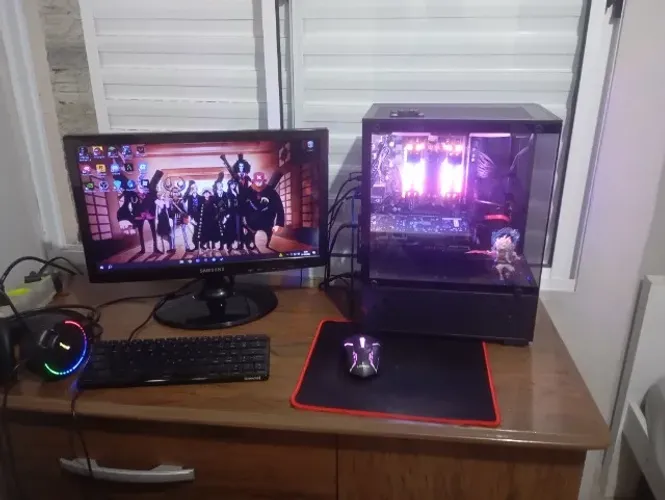 PC Gamer Com mouse, monitor e Headset.