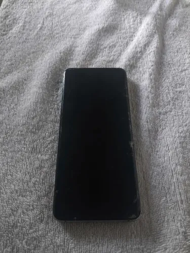 Galaxy S20 com tela quebrada para reutilizar peças