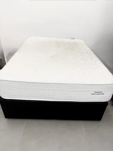 CAMA ORTOBOM ORTHOPUR COM BAÚ AMPLO - MOLAS ENSACADAS; COLCHÃO FIRME SEM PERDER O CONFORTO