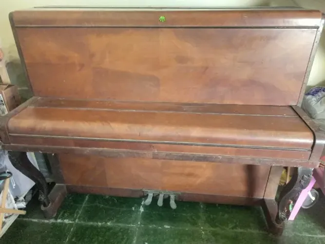 Piano vertical M. Schwartzmann