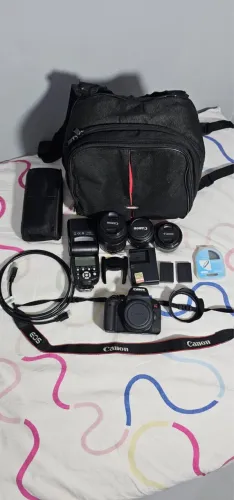 KIT CÂMERA CANON T7i + 3 LENTES + FLASH + ACESSÓRIOS
