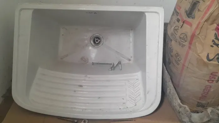 Tanque ceramica + pia banheiro