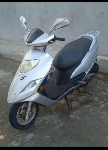 Moto burgman 125 ,cinza ,2013, toda boa ,só pegar e andar 