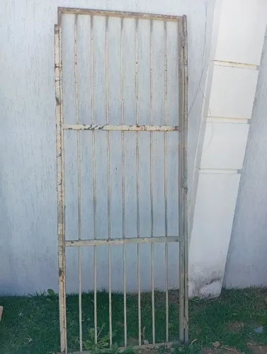 Porta de ferro grade