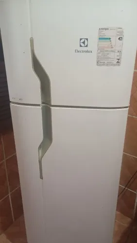Vende-se geladeira funcionando perfeitamente