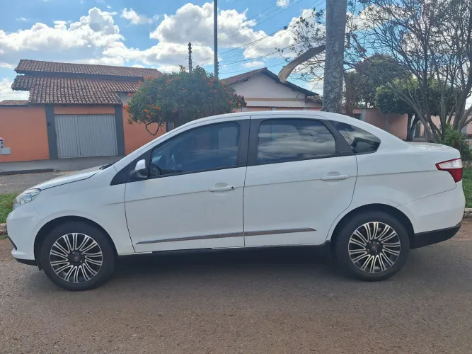 Fiat Grand Siena Essence 1.6 Flex 16V 2015