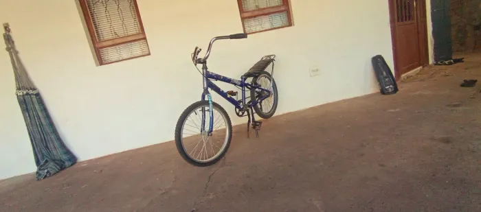 Bicicleta aro 20, só fazer alguns reparos, de leve, mas, sem muitos problemas!