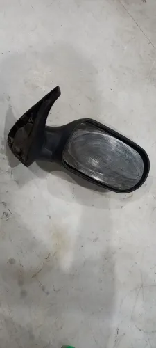 Retrovisor Palio G1 1995 direito manual  modelo 4 portas 