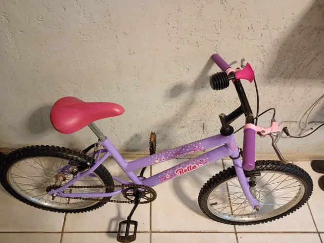 Vendo bicicleta aro 20. Não entrego retirar no bairro Jardim Holanda