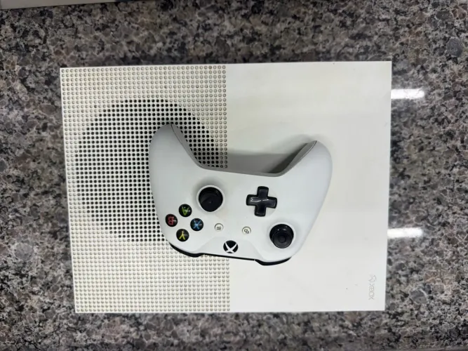Xbox one S 1T + jogos em mídia digital