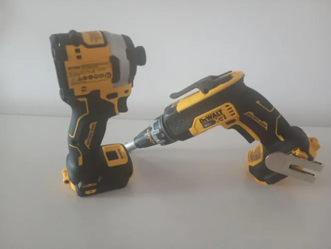 Kit 2 parafusadeiras Dewalt (DCF 630+DCF 850)sem baterias.