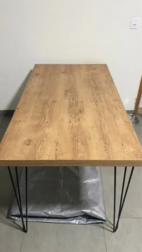 Mesa Estilo Industrial Pés Hairpin (MDF Amadeirado) -