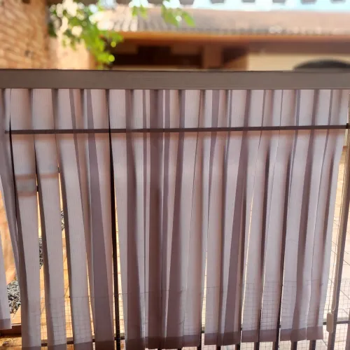 vendo persiana 1.80 azul funciona certinho 50 reais 