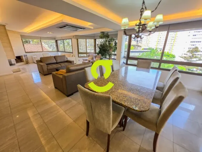Amplo apartamento Garden com 264m², lareira, lavabo, churrasqueira, 3 dormitórios, 2 suíte