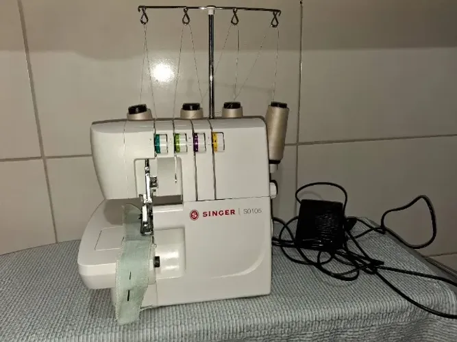 Máquina de costura Overlock 