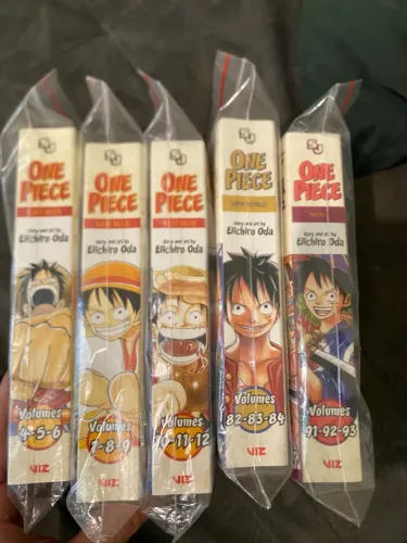 Mangá one piece 3 em 1(ingles) volumes 4-6/7-9/10-12/22-24/64-66/82-84/91-93