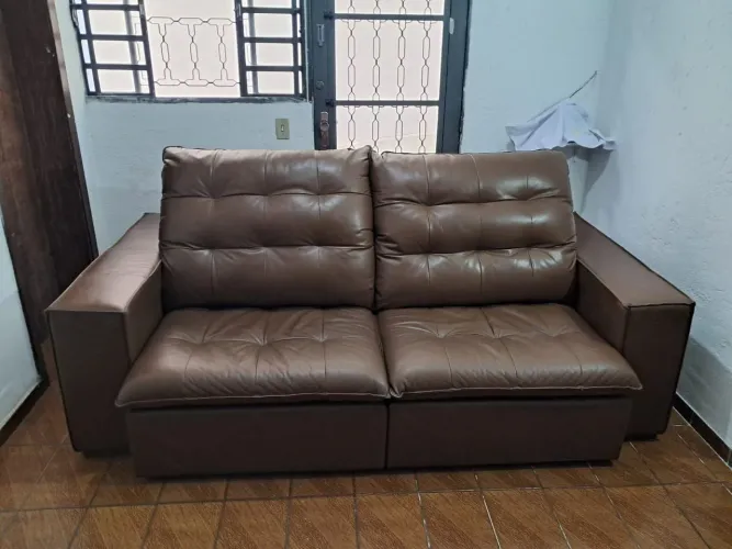 Sofá reclinável de couro