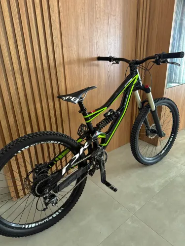 Bike de downhill specialized status