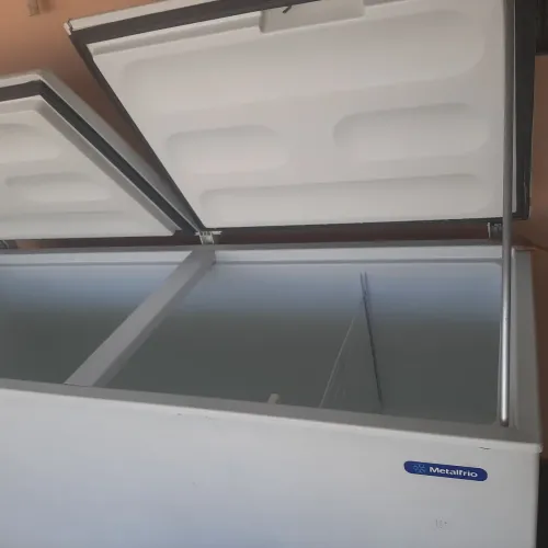 Vendo freezer horizontal 2 tampas. METALFRIO DUPLA AÇÃO