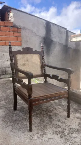 Cadeira de Madeira Antiga - Ano 1939 Vintage Entalhe