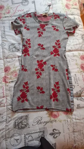Vestido Novo Social Esportivo Flores Vermelhas Xadrez Preto e Branco de Grife