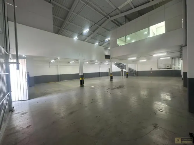 Galpão Comercial para Locação na Barra Sul em Balneário Camboriú | 490 m²