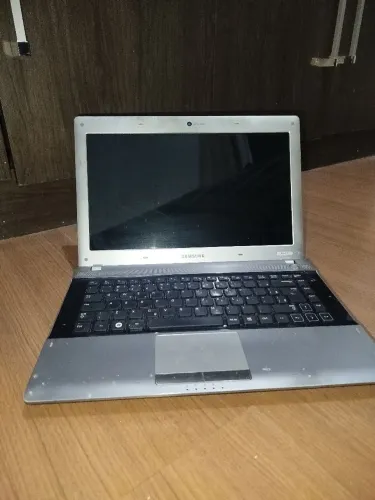 Notebook Samsung - Funcionando | Sem HD | Tela com Manchas
