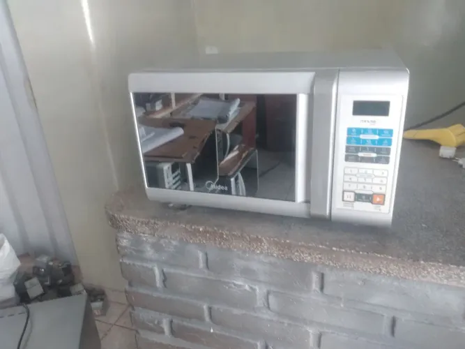 Microondas midea prata espelhado oferta