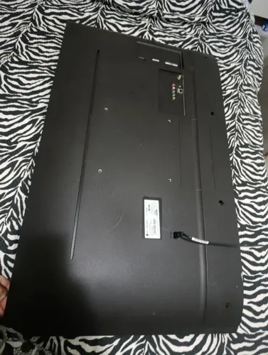 Vendo essa tv da LG de 43 smartv par reaproveitar as peças
