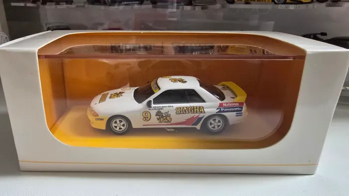 Miniatura TARMAC WORKS / KYOSHO NISSAN<br>SKYLINE GT-R R32