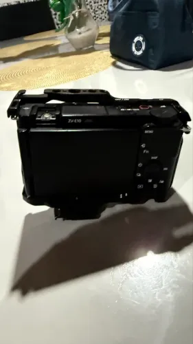 Sony ZV-E10 ? Corpo + Case + 3 Baterias