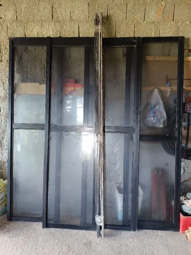 Vendo Porta de Alumínio e Vidro