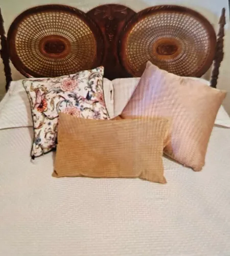 Cama de casal Medalhao de palhinha original sem colchao .