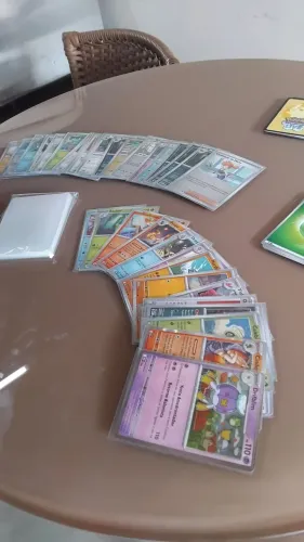 Lote cartas Pokemon TCG + Sleeves - Escuridao absoluta e MegaEvolução