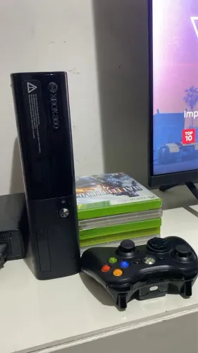 X BOX 360 , desbloqueado 2 manetes , 5 Jogos  
