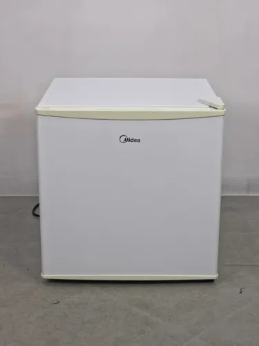 Frigobar Midea 45L praticamente novo