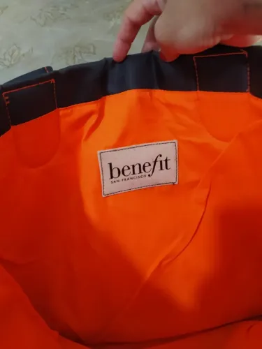 Bolsa tote Marca Benefit em bom estado.