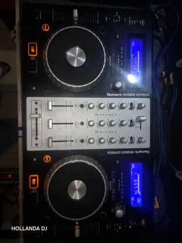 Controladora Numark Mixdeck Expresso + caixa ativa
