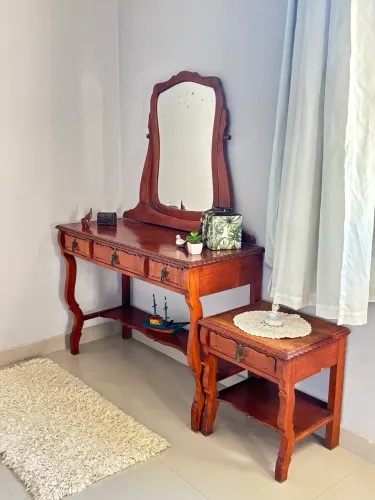 Penteadeira antiguidade de madeira maciça