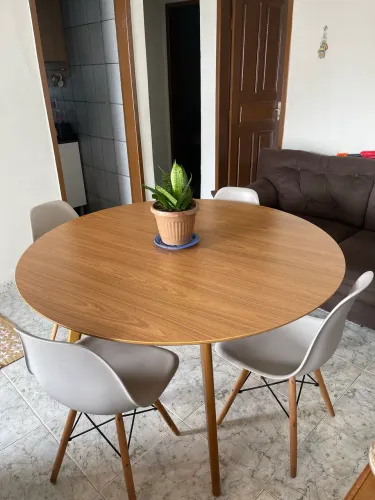 Vendo mesa + 4 cadeiras