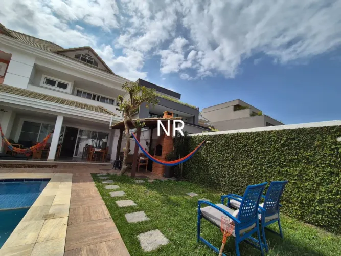 Casa a venda em condomínio Blue Houses na Barra da Tijuca, RJ,  com 340 m² com 4 suítes.