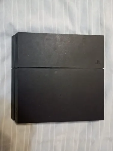 Playstation 4 Semi-novo.