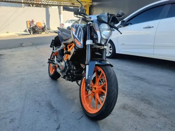 KTM Duke 390 Km baixo 2015