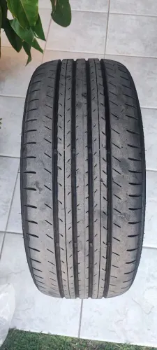 Pneu 225/45 R17 excelente