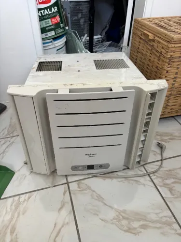 Ar-Condicionado de Janela Springer Midea 7.500 BTUs 220V Digital