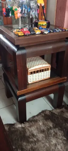 Lindo conjunto de mesas em imbuia maciça