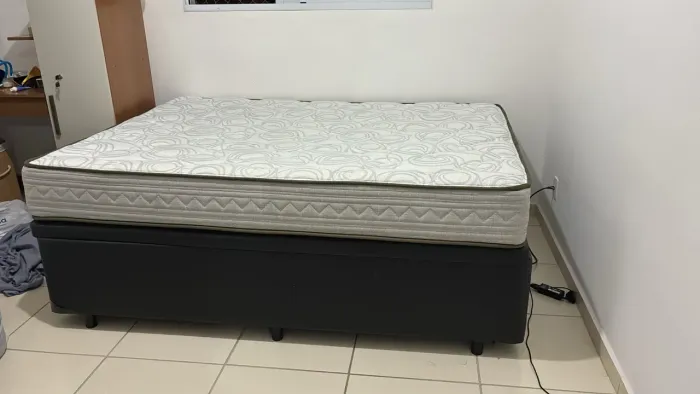 Cama e baú casal