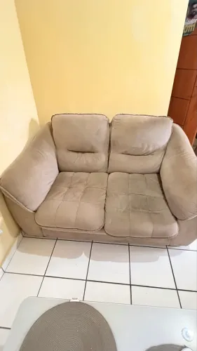 Sofá de 2 lugares bem conservado 
