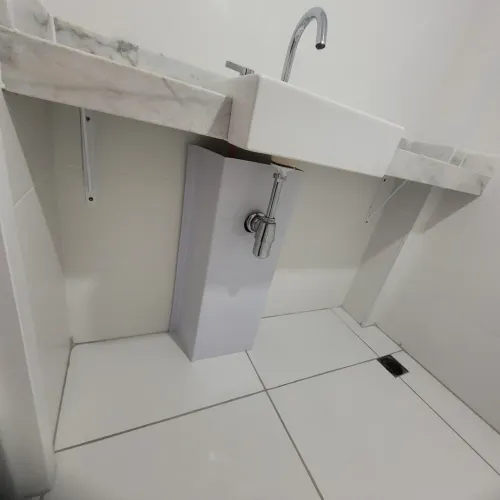 PRONTA PARA INSTALAR! Bancada de marmore branco com pia e torneira